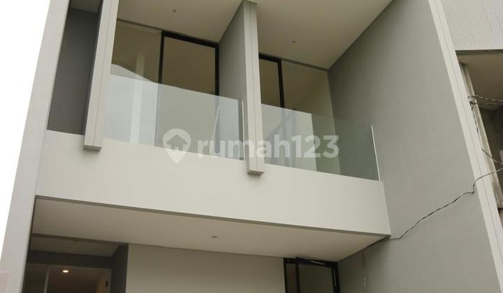 New fresh house in Graha Green Garden for family near Dian Istana.