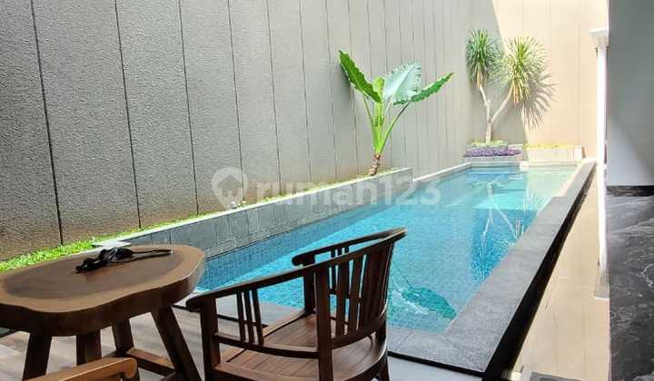 JUAL RUMAH MEWAH SEMI FURNISHED BAGUS MODERN MINIMALIS SIAP HUNI BARU GRES 2