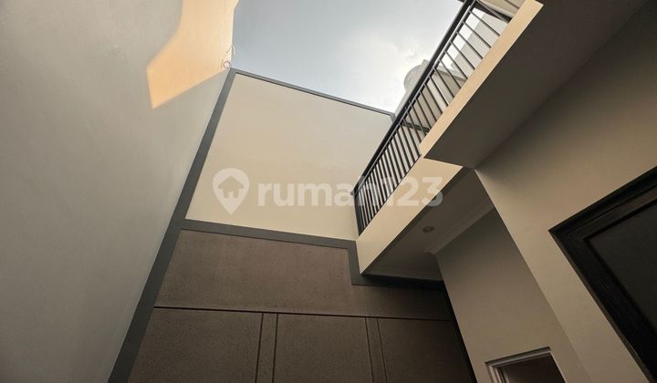 Baru gres murah lokasi ciamik Rumah Manyar Kertoadi 2