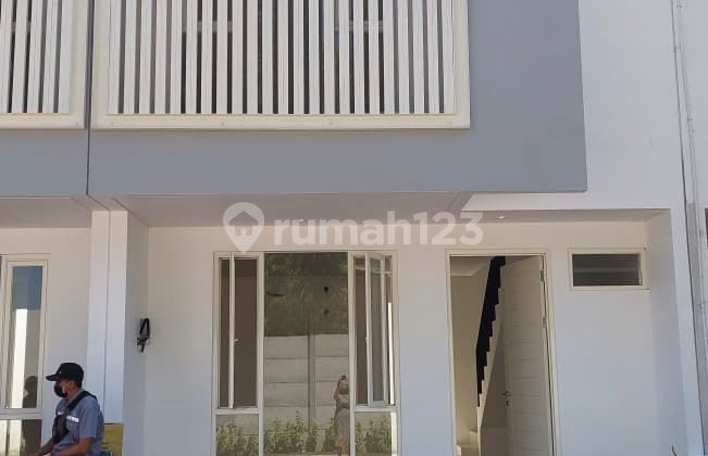 1 Man House West Surabaya Oasia Dian Istana cheap good minimali