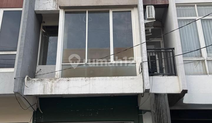 commercial shop house for rent in Dharmahusada, minimalist, cheap, move-in ready