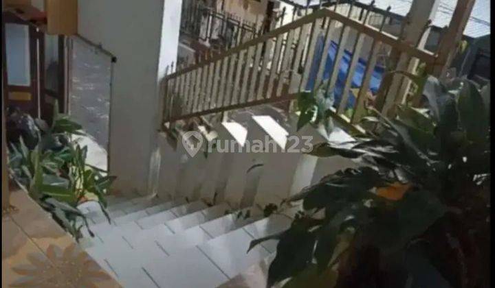 Rumah luas di komplek dosen unisba Jatihandap Cicaheum 2