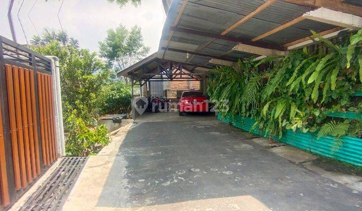 Rumah luas di komplek dosen unisba Jatihandap Cicaheum 1