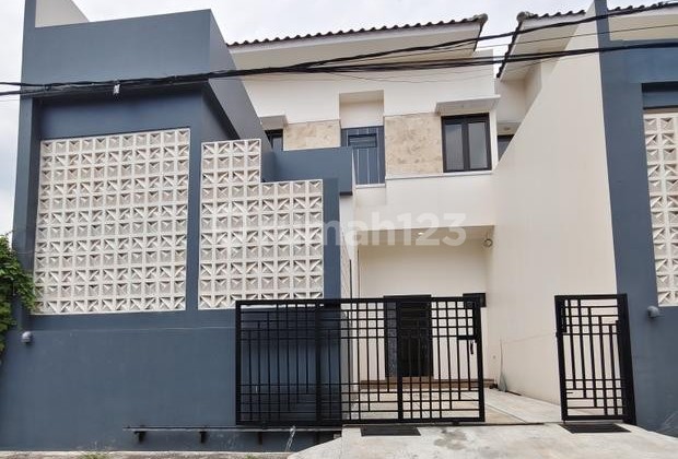 New Modern 2-Story Contemporary House, Strategically Located on Kalijati Street, Antapani, Bandung.