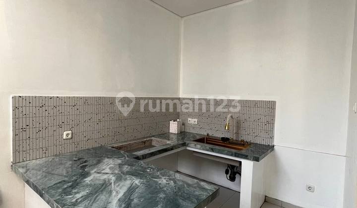 Wow, I never expected to find such a beautiful house in Cihanjuang near Gegerkalong, Setiabudi, Bandung! 2