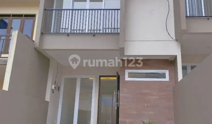 Rumah baru 2 lantai dalam komplek di sayap gegerkalong, sarijadi, bandung utara Rumah baru 2 lantai dalam komplek di sayap gegerkalong, sarijadi, bandung utara