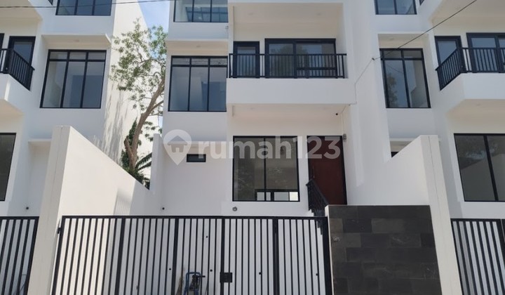 BONUS KANOPI! Rumah Rasa Villa Di Cigadung Dekat Tubagus Ismail Dago Kota Bandung 1