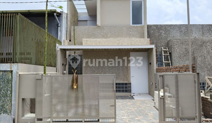 DIJUAL RUMAH BARU MODERN KAWASAN BEBAS BANJIR CISARANTEN KULON ARCAMANIK