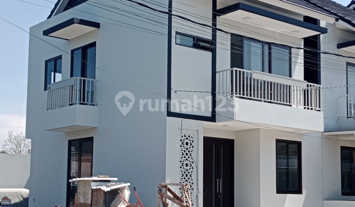 Two-Story Corner House with a Very Strategic Location on Jalan Terusan Jakarta Antapani Bandung