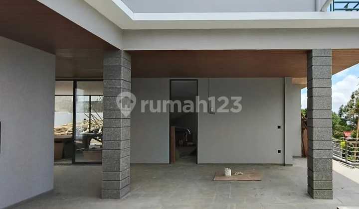 FOR SALE NEW MODERN SPLIT LEVEL HOUSE WITH PRIVATE SWIMMING POOL IN THE EXCLUSIVE SETIABUDI REGENCY AREA WITH CITY VIEW 2