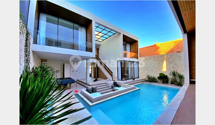 Villa Mewah Modern dengan Sentuhan Tropis di Cemagi