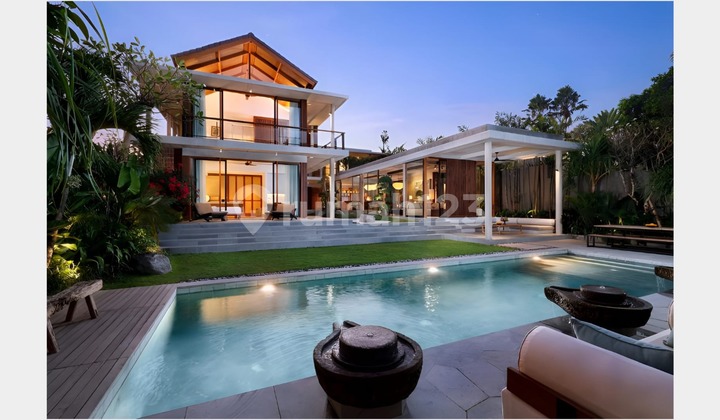 Villa Mewah Pemandangan Sungai Dekat Pantai Pererenan