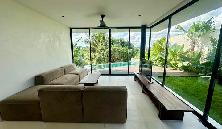 Brand New Luxury Villa dengan Pemandangan Sawah yang Indah