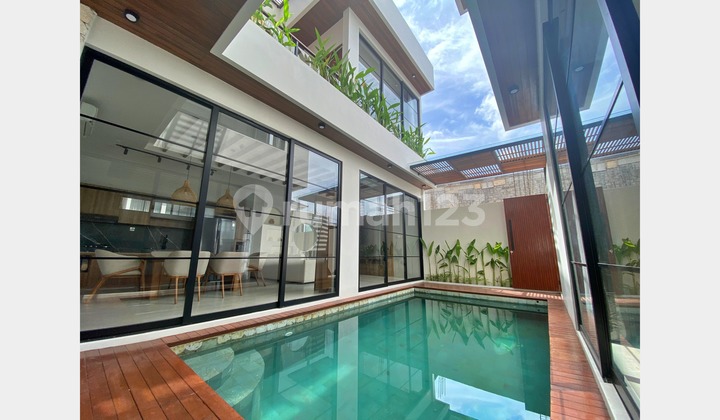 Villa Mewah Baru 3 Kamar Tidur di Canggu