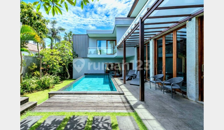 Luxury Villa View Sawah Lingkungan Villa yang Tenang di Umalas