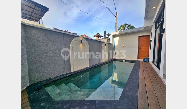 New Villa 3 Bedrooms Villa Environment in Padonan Canggu