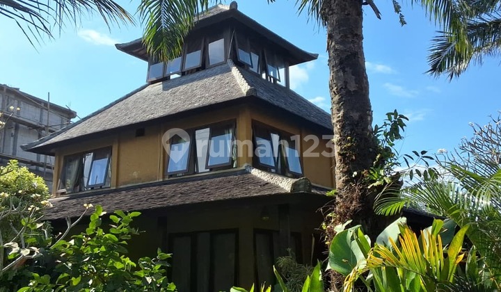 Traditional Wooden Villa with Ocean View – Balangan