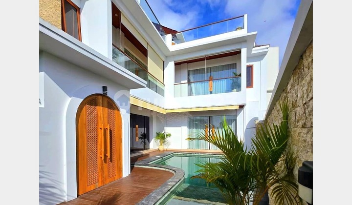 Villa Eksklusif 3 Lantai dengan Rooftop View Laut di Pecatu