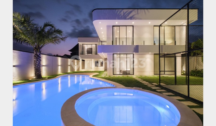 Modern Luxury Villa With Full Entertainment Facilities In Sanur