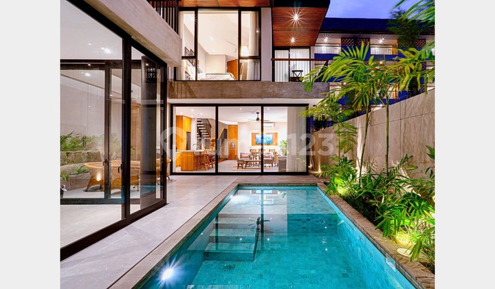 Brand New Luxury Villa Jalan Kaki ke Pantai Batu Bolong, Canggu