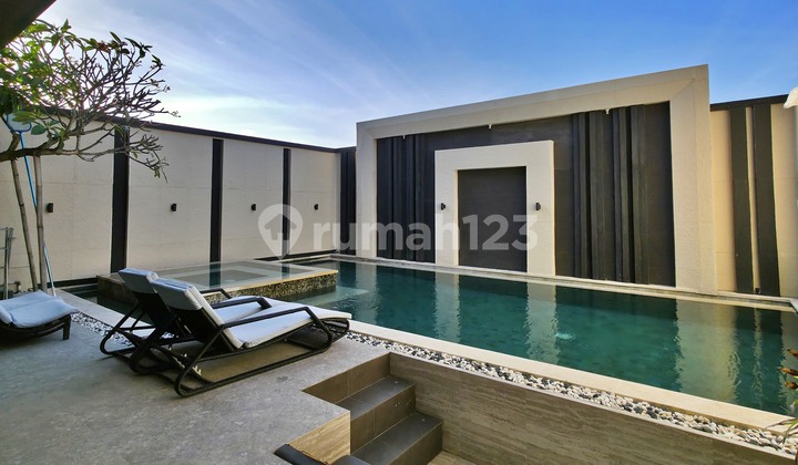 Luxury 4-Storey Villa with Sea and Airport View in Jimbaran