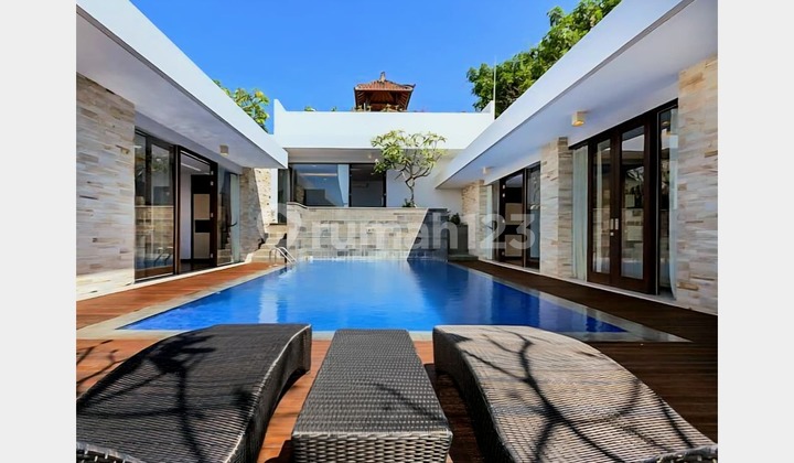 Ocean & Toll View Luxury Villa in Nusa Dua