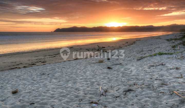 Tanah di Bibir Pantai Kalala, Wula Waijelu, Sumba Timur, Ntt