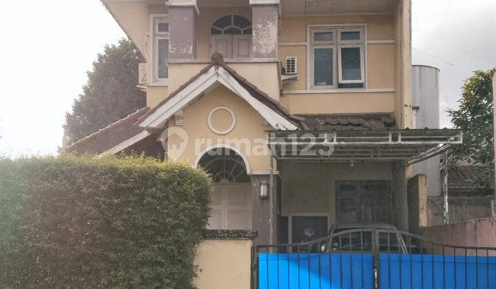 Rumah Besar di Telaga Kahuripan Parung Bogor