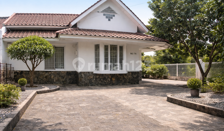 Beautiful House with Spacious Yard 2