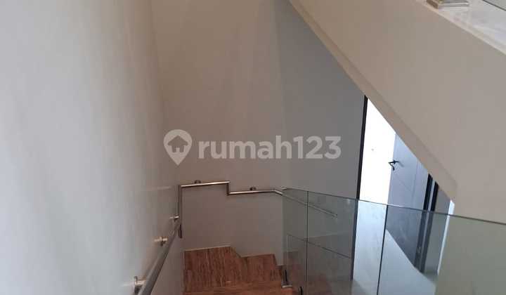 Modern New House - Classy House Manyar Jaya 2