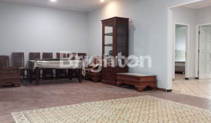 RUMAH - PONDOK NIRWANA, MERR SURABAYA. LOKASI STRATEGIS SEBERANG SUPERINDO, STARBUCKS, SUBWAY, PIZZA HUT, BURGER KING, FIT & HUB GYM, REFLEKSI 99. DEKAT RS UBAYA, RS PREMIER, RS GOTONG ROYONG, DAN BEBERAPA SEKOLAH TERNAM 2