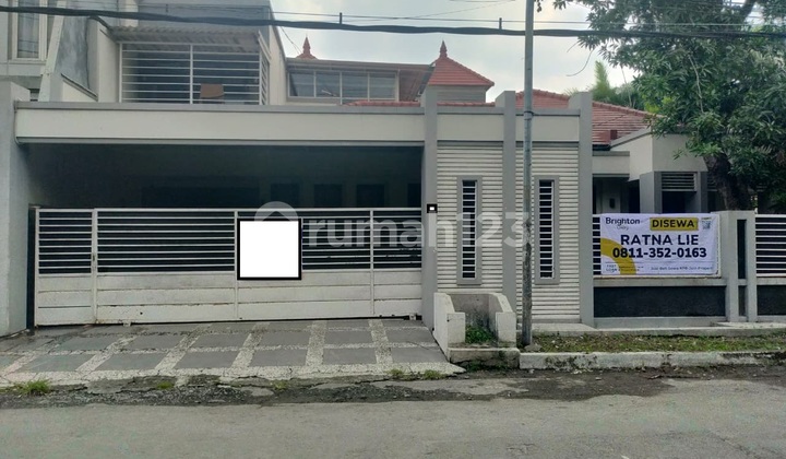 Rumah Hook Luas & Elegan - Raya Manyar Tirtoyoso, Hook Lokasi Premium Cocok untuk Keluarga Maupun Kantor