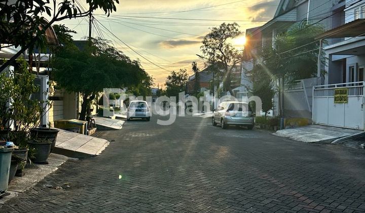 RUMAH ROW JALAN 4 MOBIL HITUNG TANAH KAWASAN PERUMAHAN MANYAR KARTIKA SURABAYA TIMUR 2
