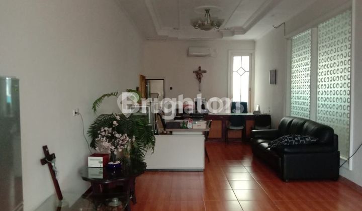 SUPER HOT LISTING GADING PANTAI. RUMAH MEWAH, LOKASI PREMIUM, SIAP HUNI FULL FURNISHED SUPER HOT LISTING GADING PANTAI. RUMAH MEWAH, LOKASI PREMIUM, SIAP HUNI FULL FURNISHED