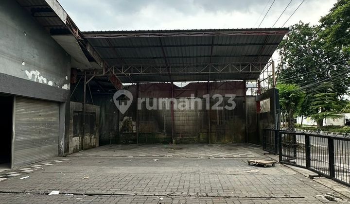 Former Workshop for Rent - Raya Kendangsari Strategic Location Suitable for Business & Commercial Use Former Workshop for Rent - Raya Kendangsari Strategic Location Suitable for Business & Commercial Use