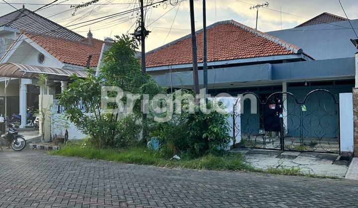 RUMAH ROW JALAN 4 MOBIL HITUNG TANAH KAWASAN PERUMAHAN MANYAR KARTIKA SURABAYA TIMUR RUMAH ROW JALAN 4 MOBIL HITUNG TANAH KAWASAN PERUMAHAN MANYAR KARTIKA SURABAYA TIMUR