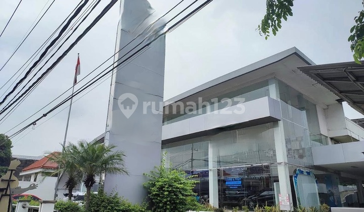 Strategic Ex-Showroom - Raya Taman Sidoarjo