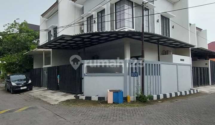 Dijual Cepat - Rumah 2 Lantai Semi Furnish Perum Rungkut Harapan Sby