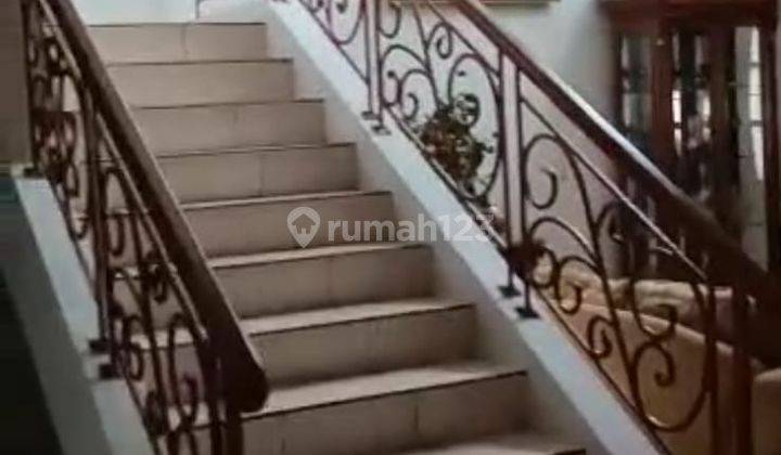 Rumah Bagus 2 Lantai Rapi Furnished Siap Huni 3