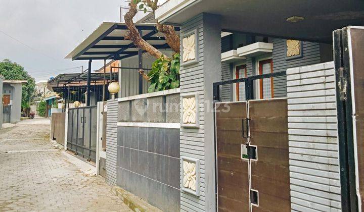 DIJUAL
RUMAH TIMUR KAMPUS UNRIYO JL. TAJEM MAGUWOHARJO
 1