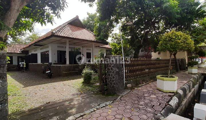 Rumah Model Kolonial Dekat Alun-alun Purworejo Jawa Tengah 1