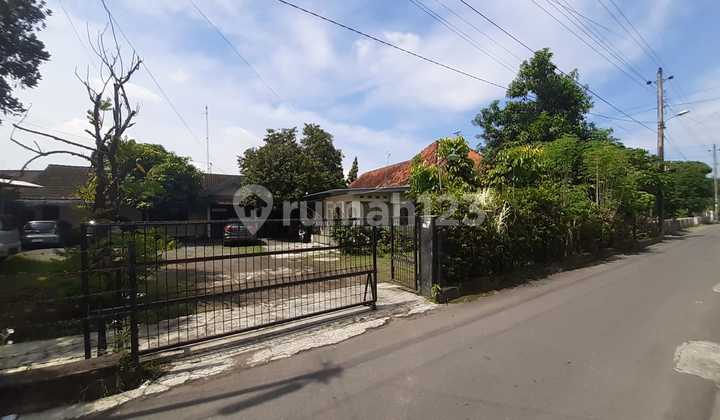 For Sale Classic Serene House in Wirobrajan Area 2