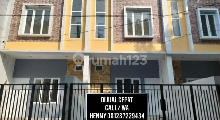 Rumah Coklat Cantik 2 Lantai di Komplek Walikota Kelapa Gading