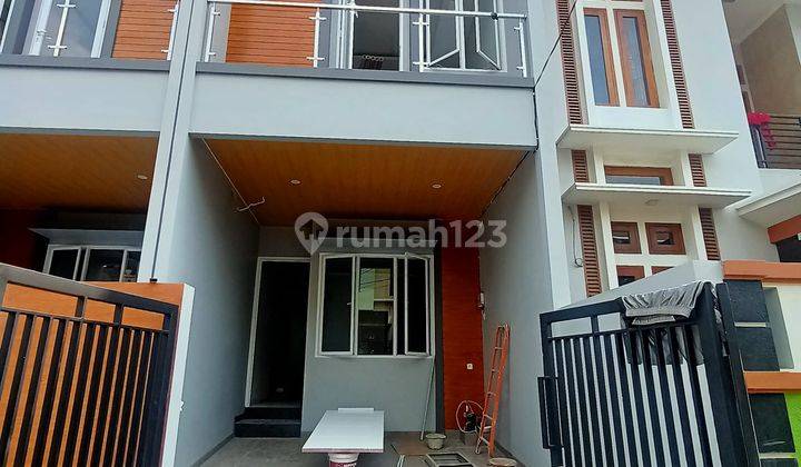 Rumah 2 Lantai minimalis harga nego di Imperial Gading 1