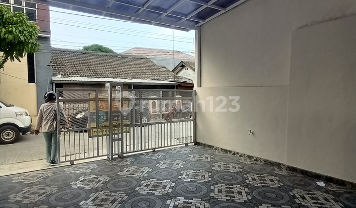 Rumah 2 Lantai Minimalis dekat jalan utama  2
