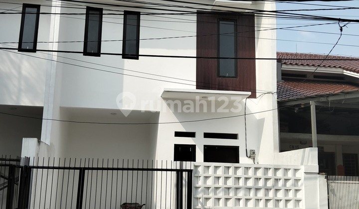 Rumah Minimalis 2 lantai di harapan Indah