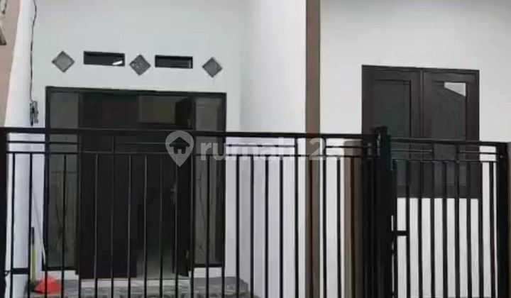 Brown House in the Cendrawasih Cluster, Pondok Ungu Permai