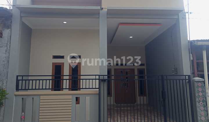 Minimalist House in the Taman Duta Cluster, Pondok Ungu Permai