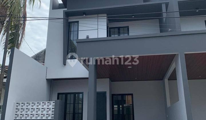Rumah 2 lantai tinggal 1 unit di Boulevard Hijau harapan Indah dan bisa di KPR