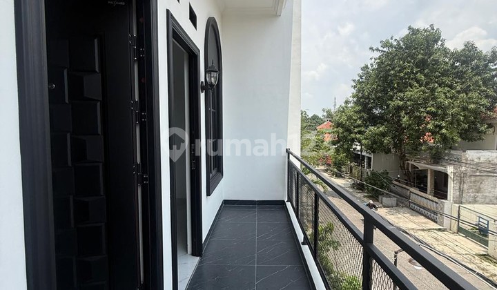 Rumah ada 2 unit hook dan badan Lokasi di jalan Utama komplek SBS Harapan jaya